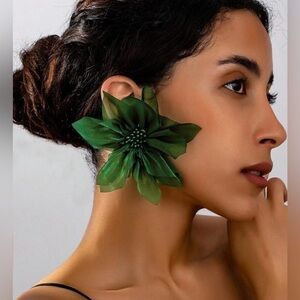✨NEW Green Floral Flower Statement Earrings